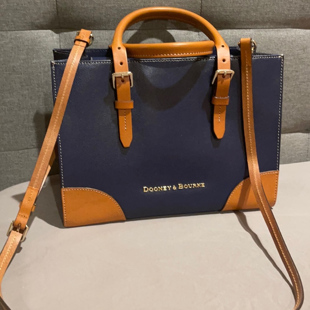 Selling this bag I got from dooney &bourke